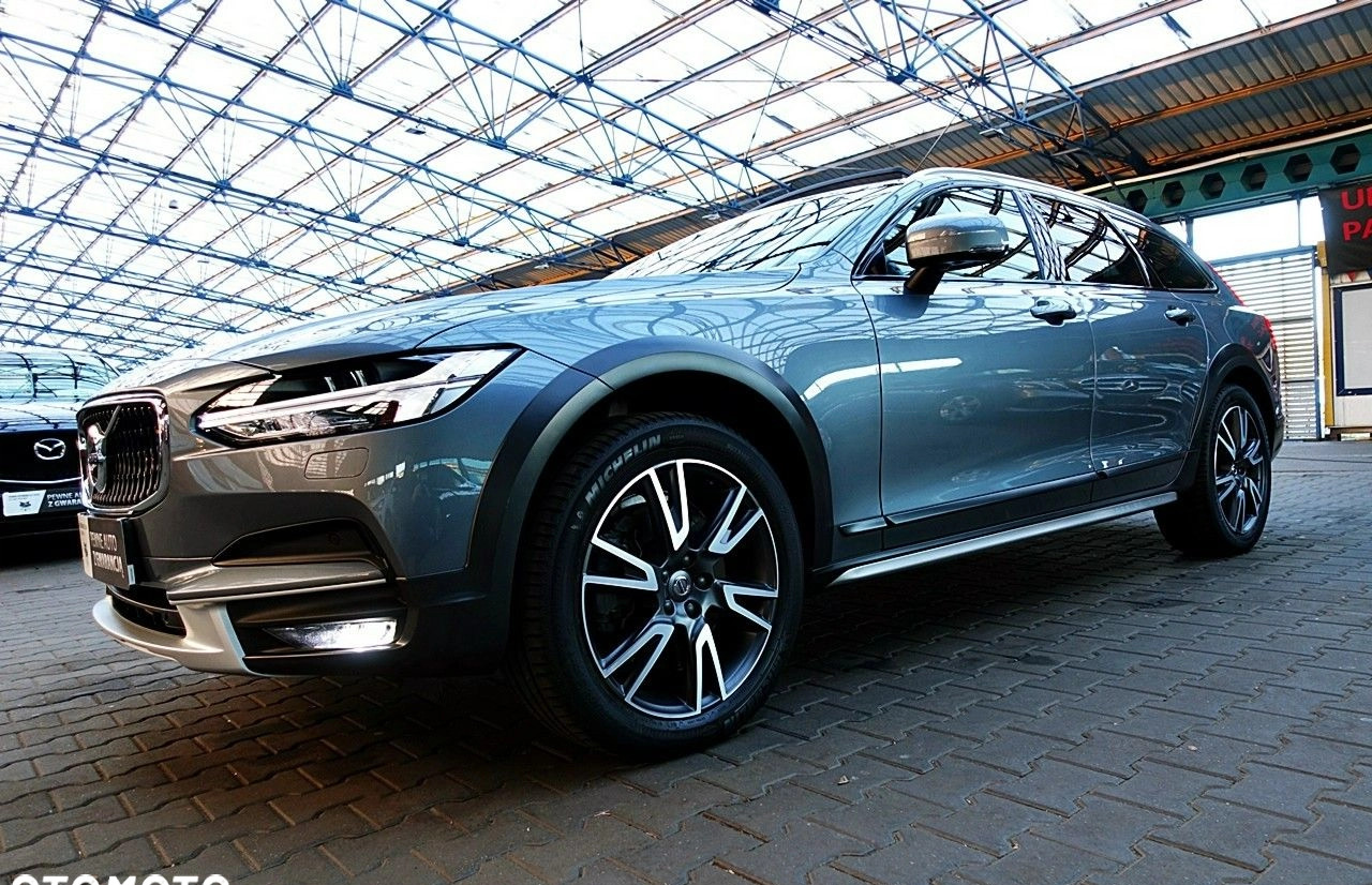 Volvo V90 Cross Country cena 189900 przebieg: 147000, rok produkcji 2019 z Zgierz małe 781